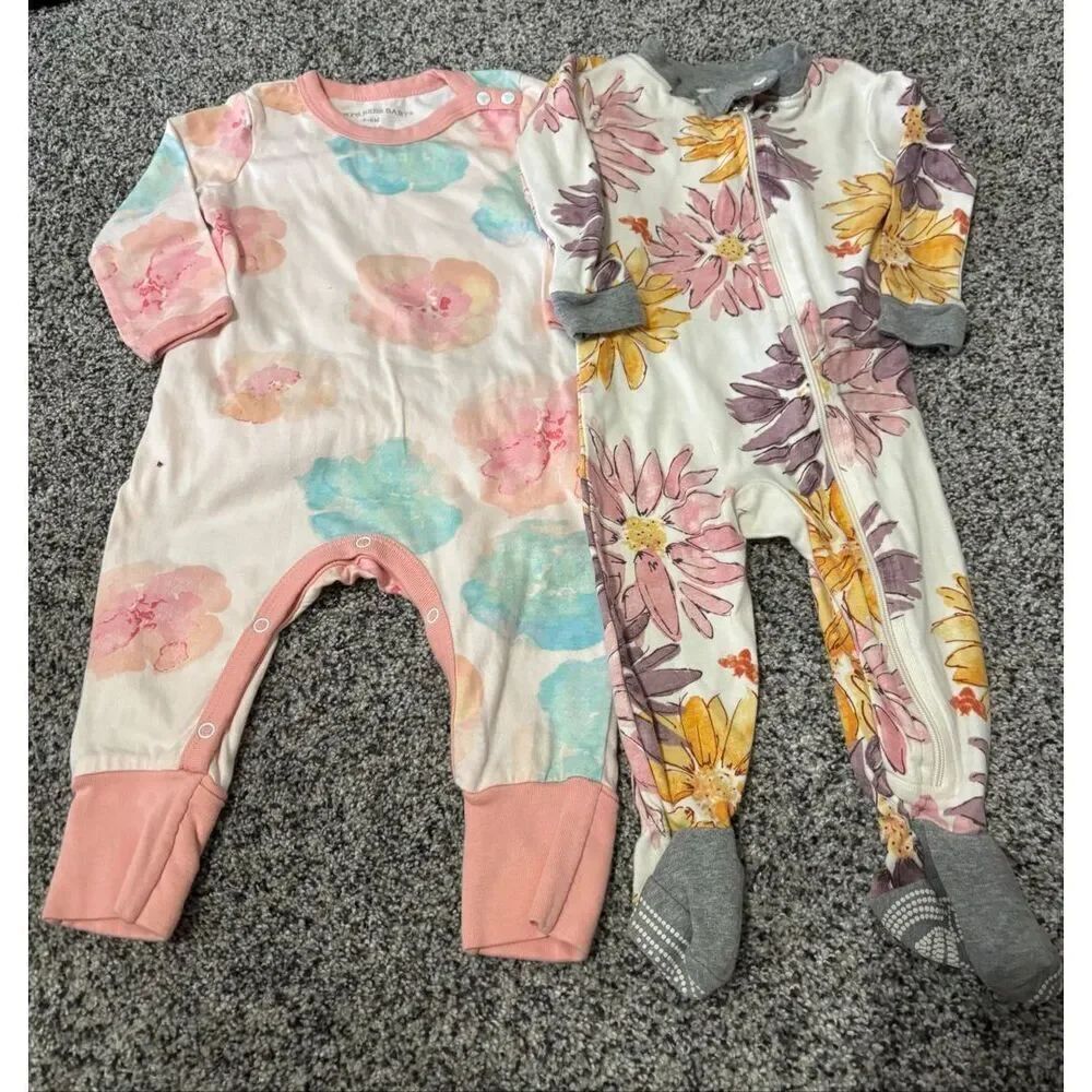 ❤️Burts Bee Baby Floral Sleepers 3-6M